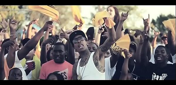  Wiz Khalifa - Black And Yellow [Official Music Video] (1)